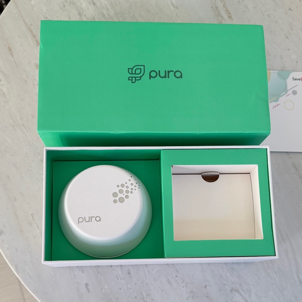 NEW Pura Smart Home Fragrance Diffuser in Green and White